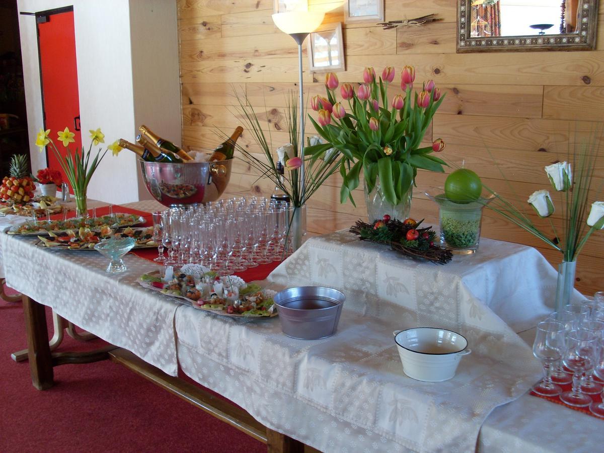 Hotel Cartusia Sarcenas Екстериор снимка