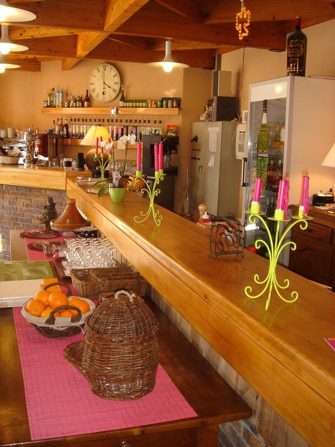 Hotel Cartusia Sarcenas Екстериор снимка