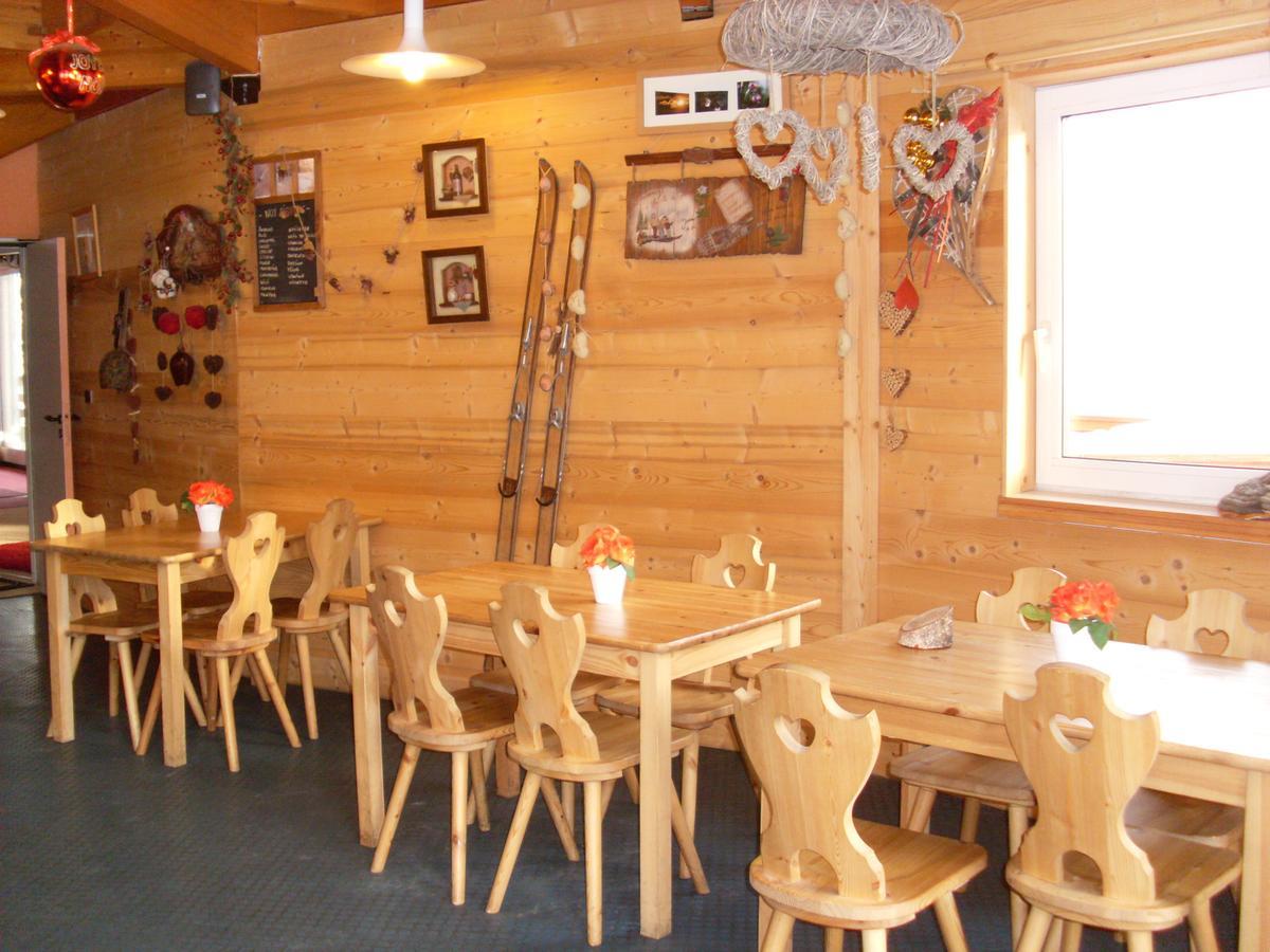 Hotel Cartusia Sarcenas Екстериор снимка