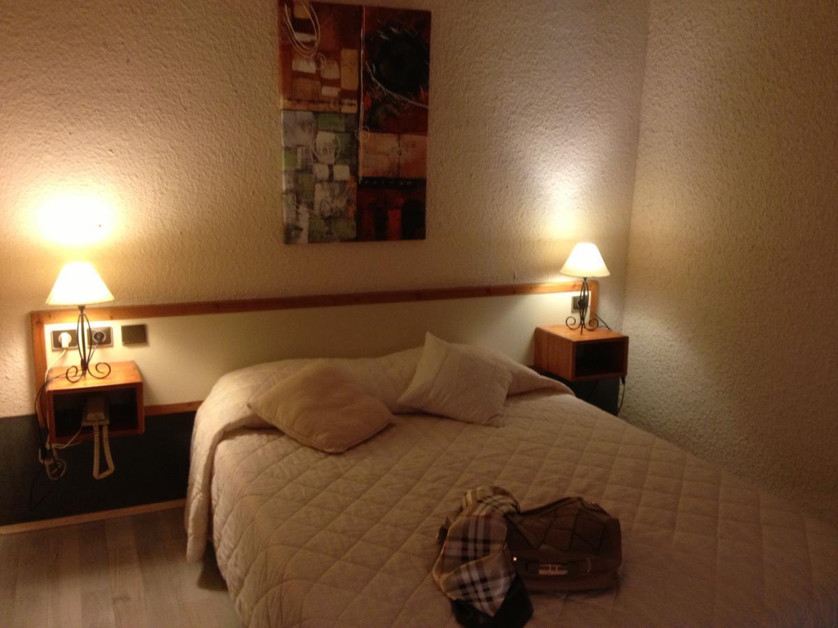 Hotel Cartusia Sarcenas Стая снимка