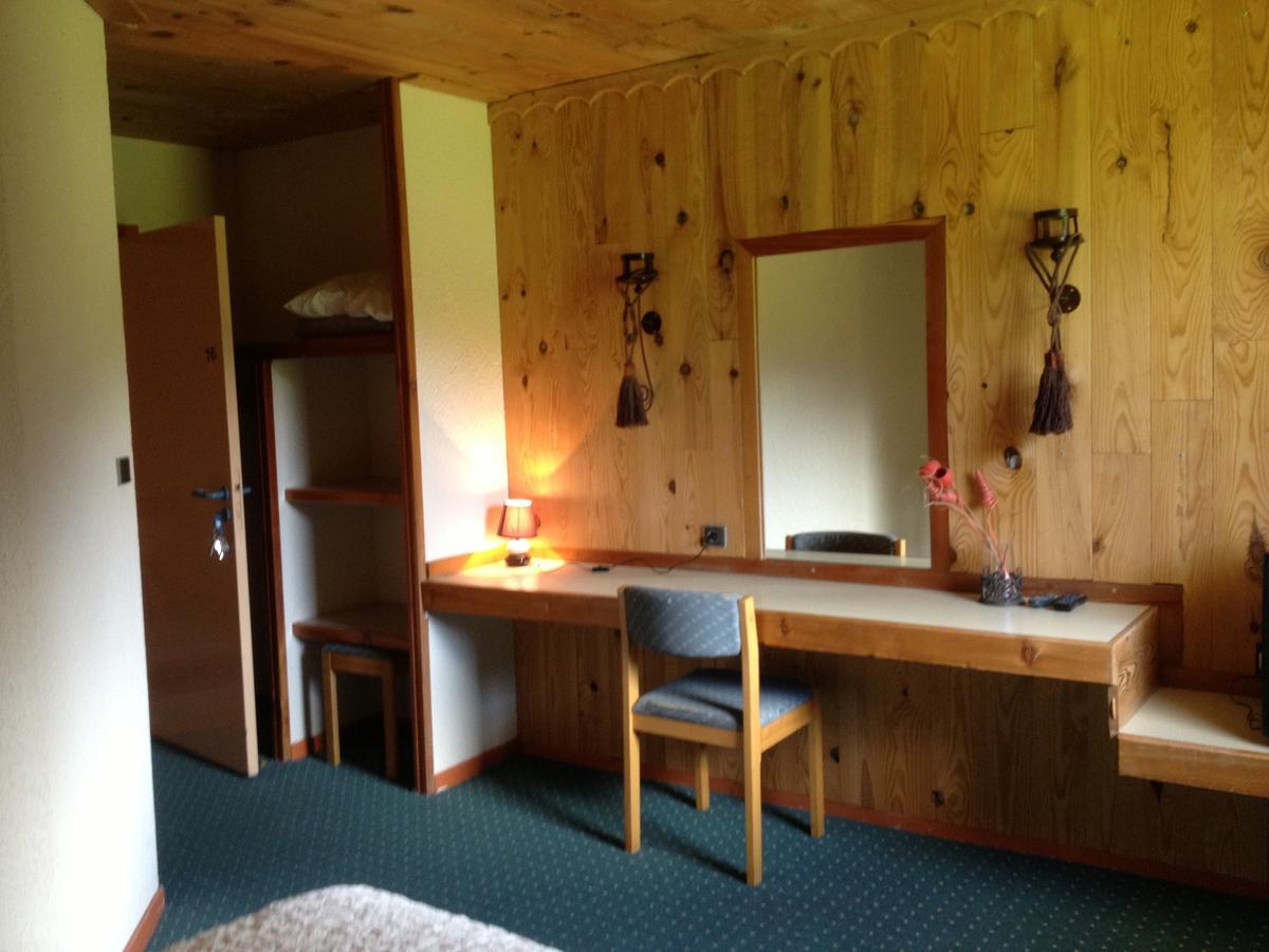 Hotel Cartusia Sarcenas Стая снимка